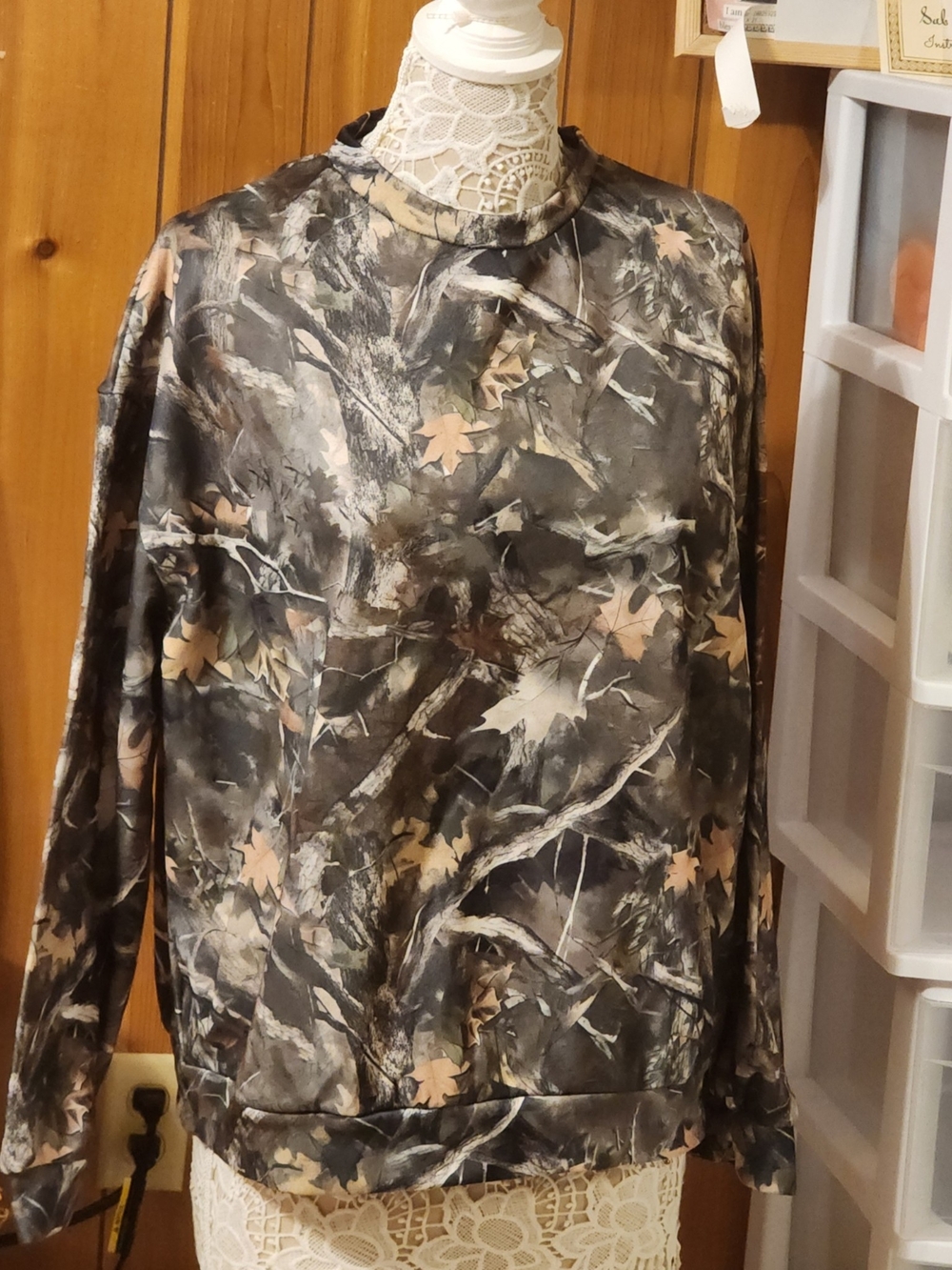 RealTree Style Woodland Camo Leaf Print Long Sleeve Crewneck Top